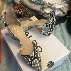 Snake skin print block heel shoe